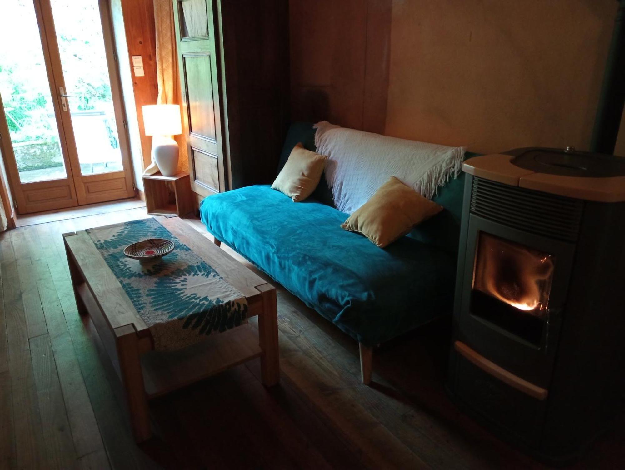 Gites Des Esselards Yzeron Room photo